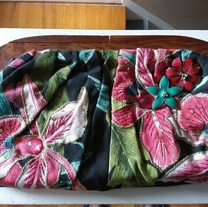 Magnetic handle boho floral clutch purse
